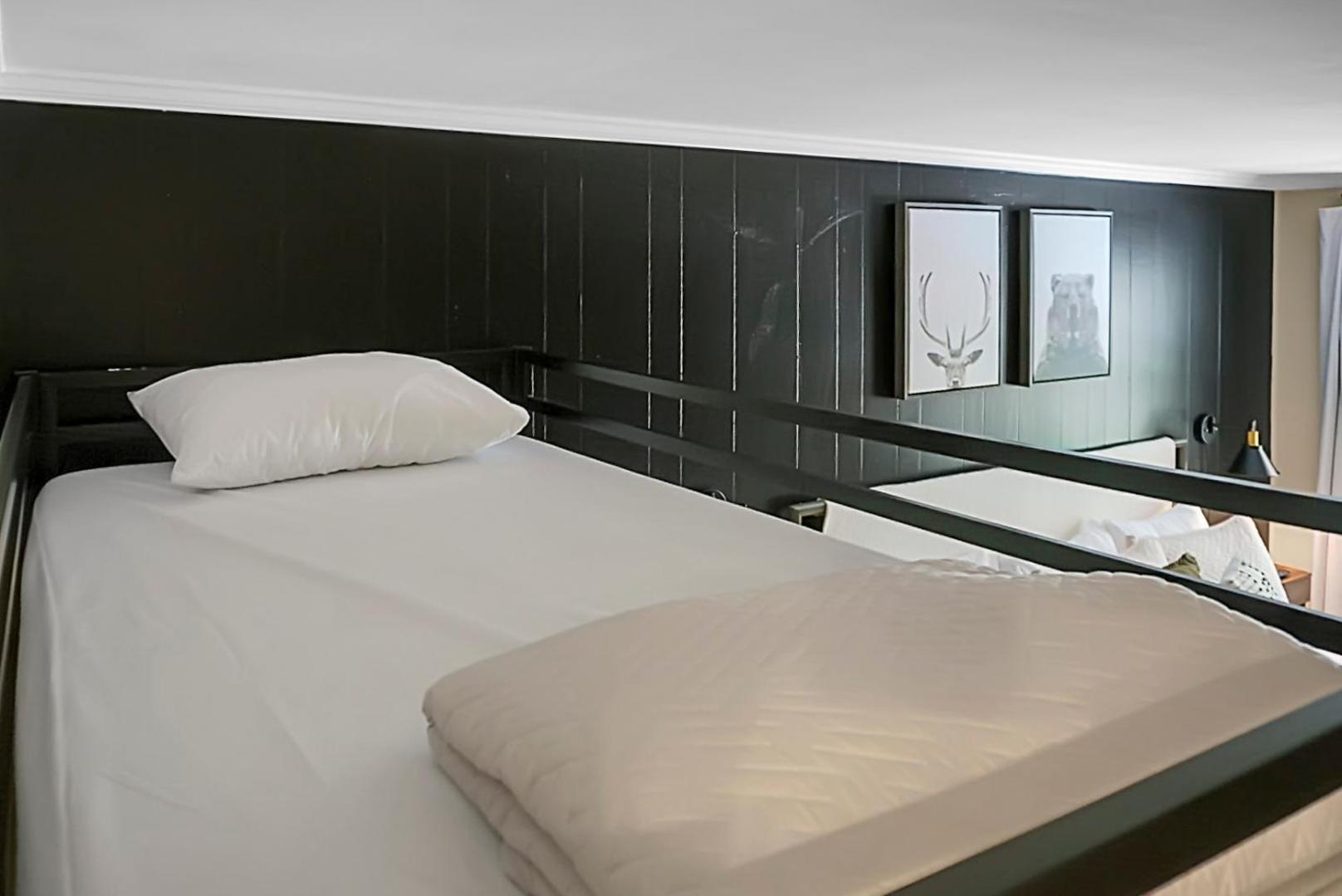 Hickory Falls Inn ชิมนีย์ร็อค ภายนอก รูปภาพ