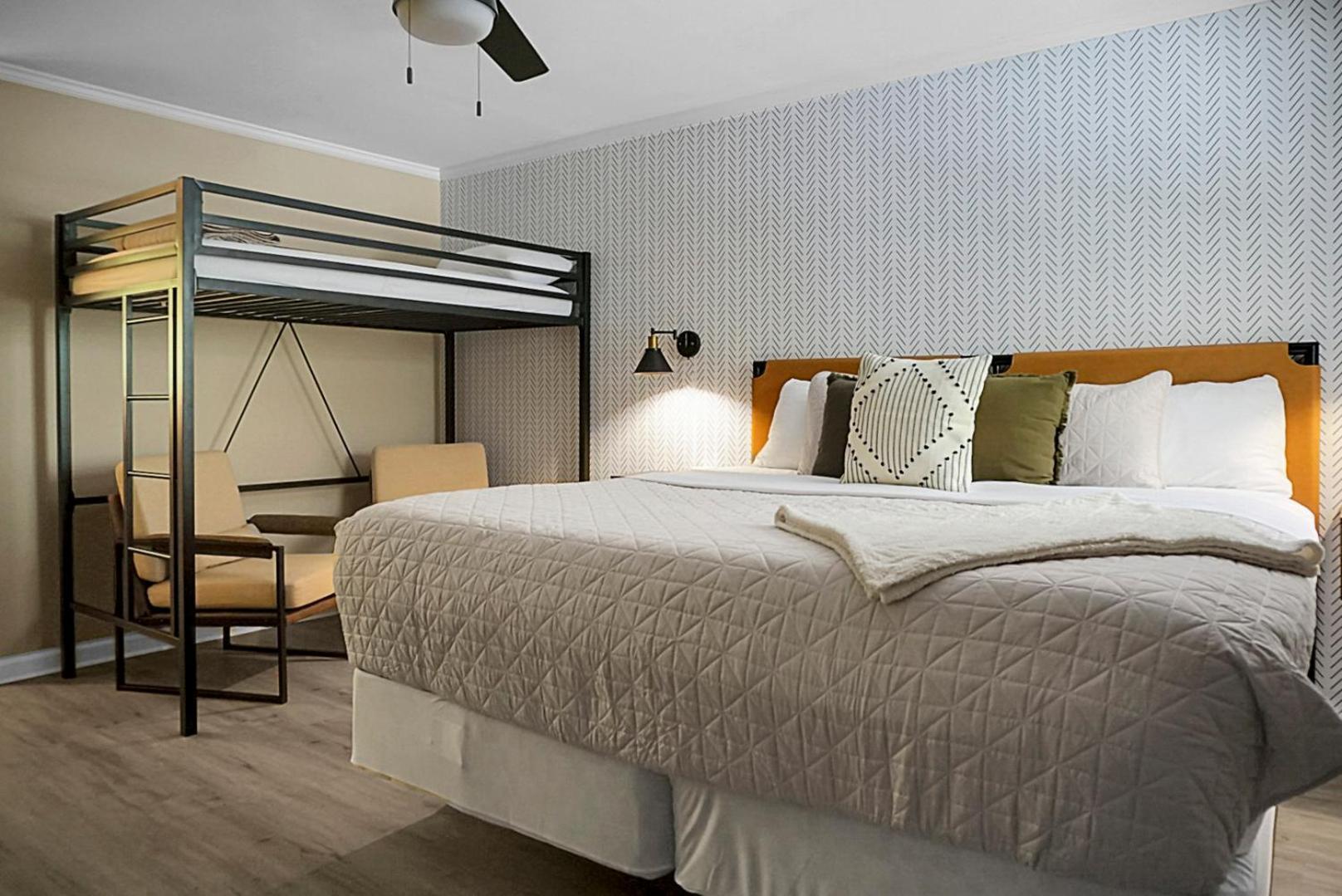 Hickory Falls Inn ชิมนีย์ร็อค ภายนอก รูปภาพ
