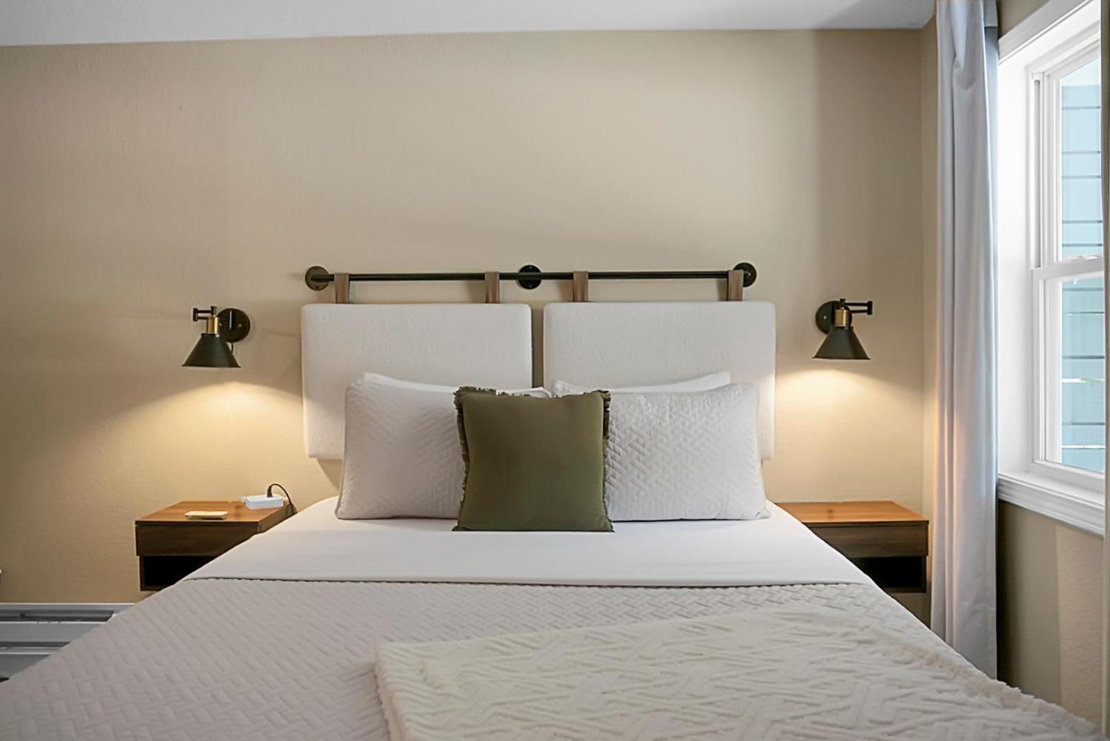 Hickory Falls Inn ชิมนีย์ร็อค ภายนอก รูปภาพ