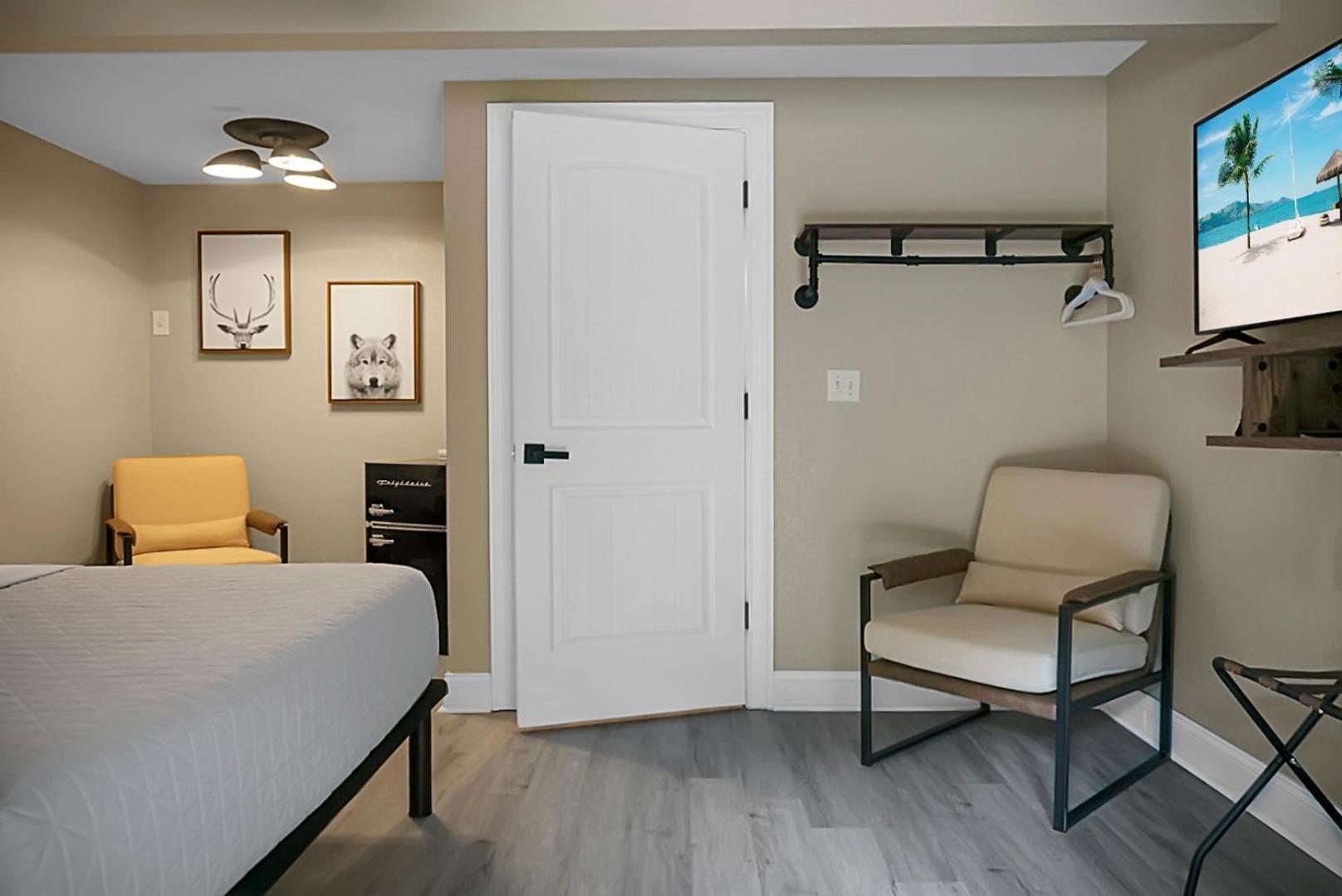 Hickory Falls Inn ชิมนีย์ร็อค ภายนอก รูปภาพ