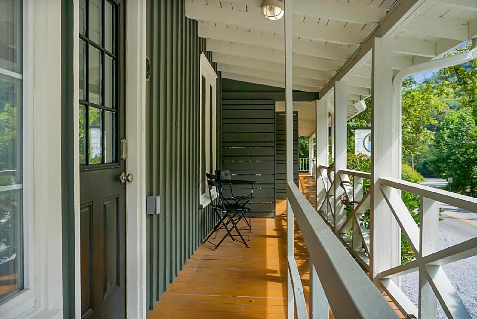Hickory Falls Inn ชิมนีย์ร็อค ภายนอก รูปภาพ