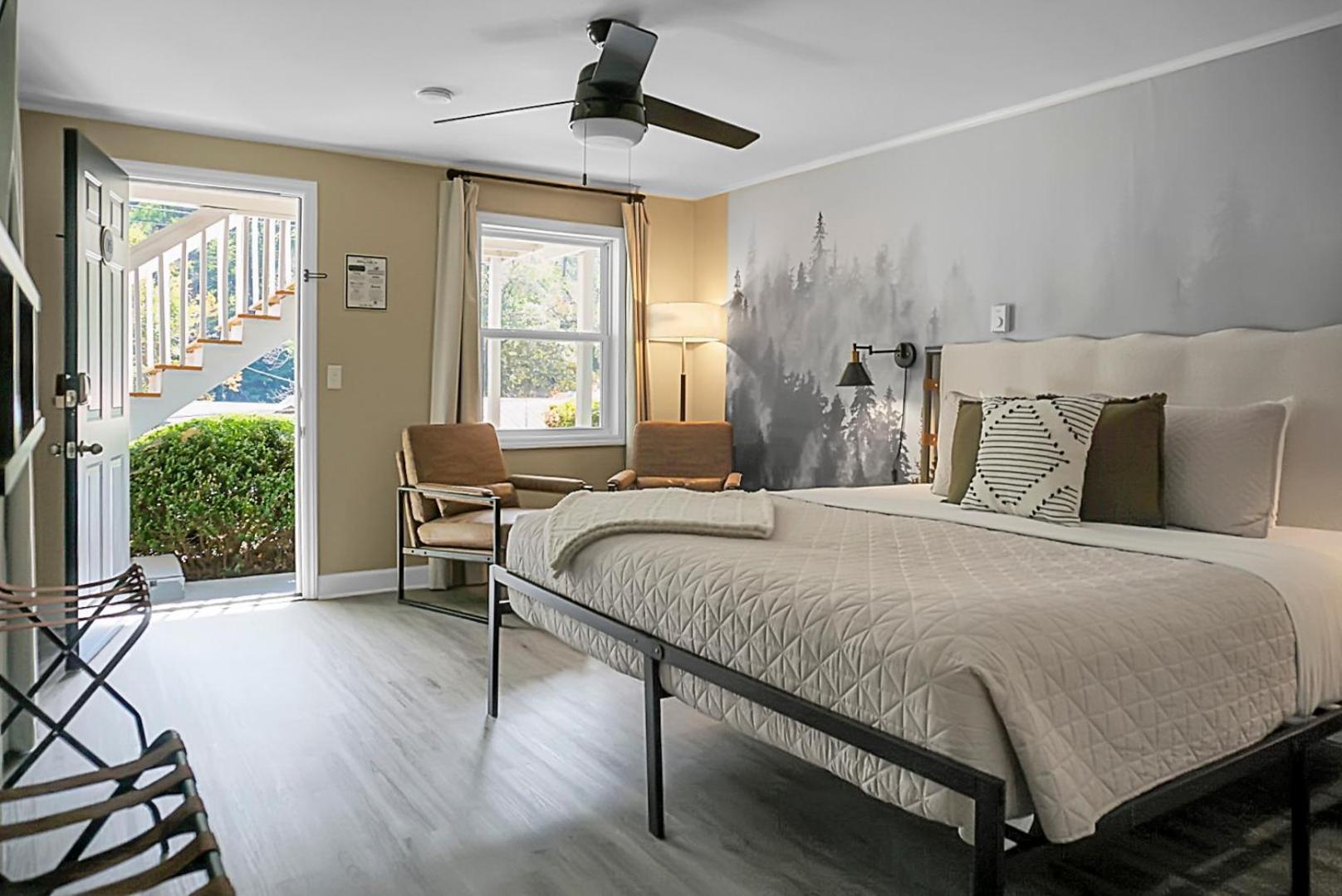 Hickory Falls Inn ชิมนีย์ร็อค ภายนอก รูปภาพ