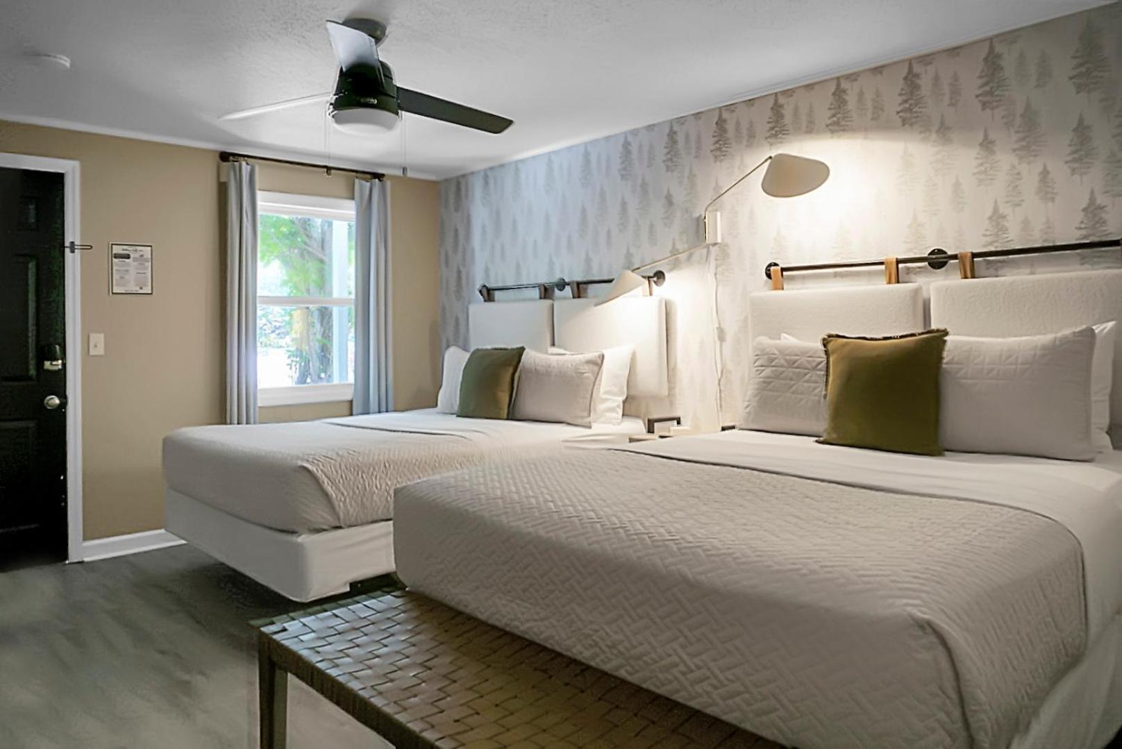 Hickory Falls Inn ชิมนีย์ร็อค ภายนอก รูปภาพ