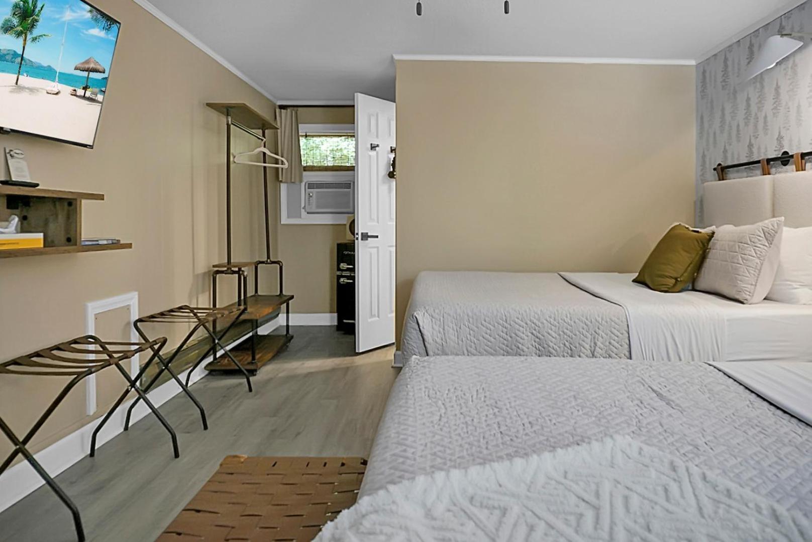 Hickory Falls Inn ชิมนีย์ร็อค ภายนอก รูปภาพ