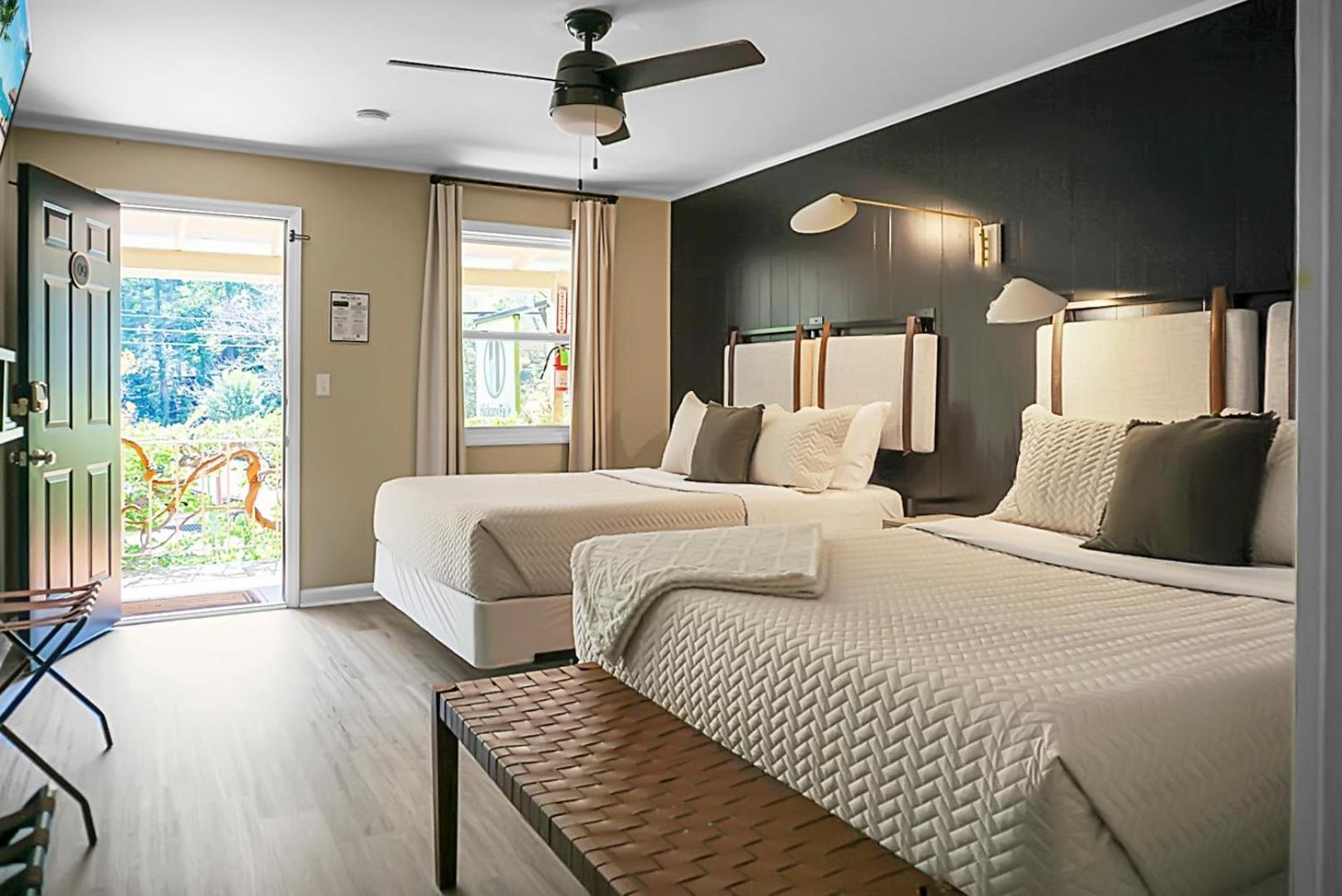 Hickory Falls Inn ชิมนีย์ร็อค ภายนอก รูปภาพ