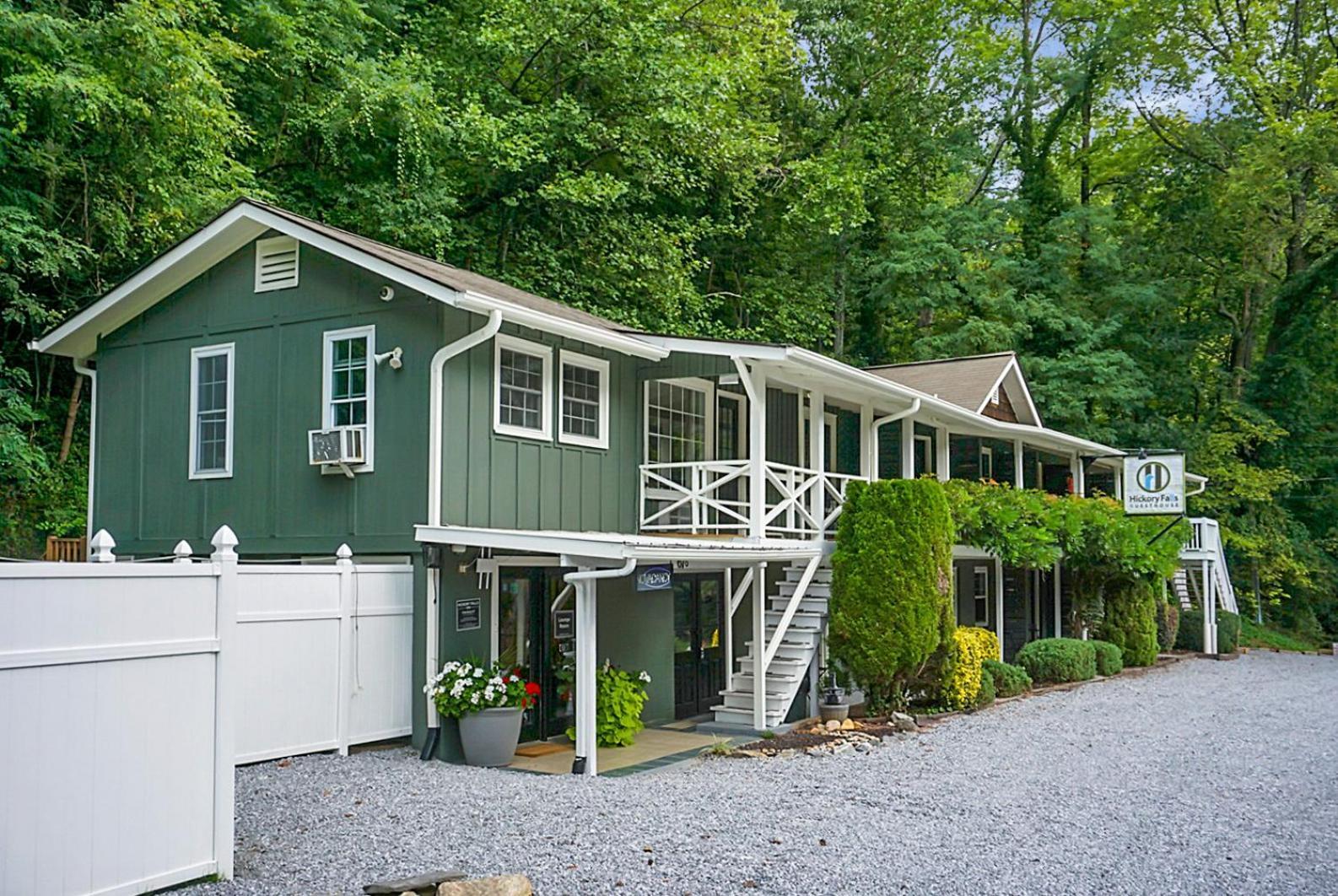 Hickory Falls Inn ชิมนีย์ร็อค ภายนอก รูปภาพ