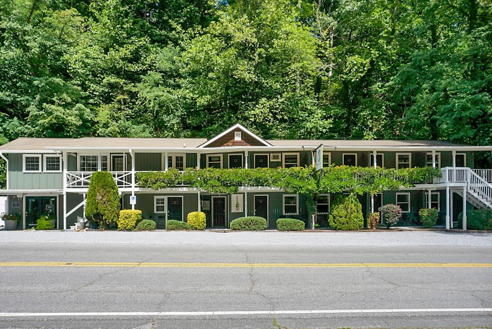 Hickory Falls Inn ชิมนีย์ร็อค ภายนอก รูปภาพ