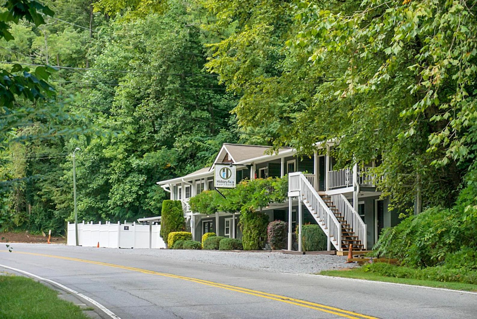 Hickory Falls Inn ชิมนีย์ร็อค ภายนอก รูปภาพ