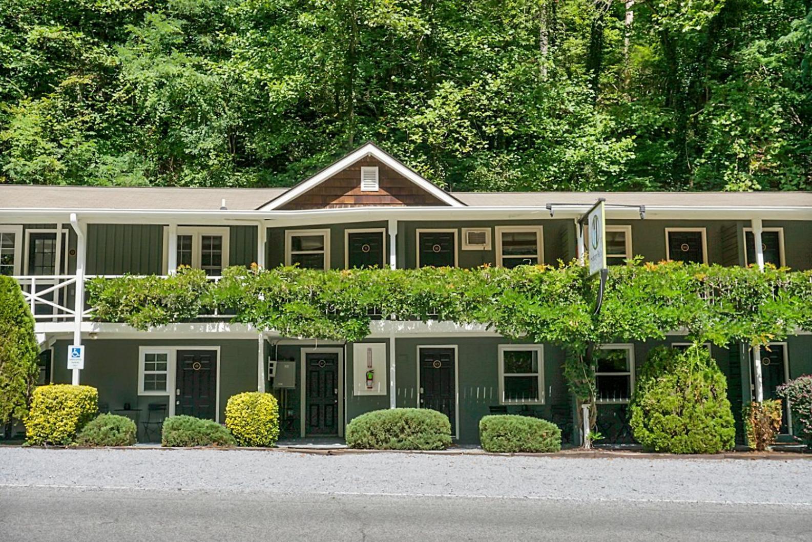Hickory Falls Inn ชิมนีย์ร็อค ภายนอก รูปภาพ